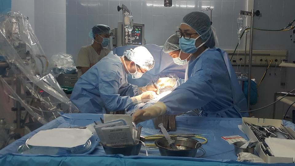 Việt Nam giới thiệu kỹ thuật vá thông liên nhĩ nội soi toàn bộ ra thế giới