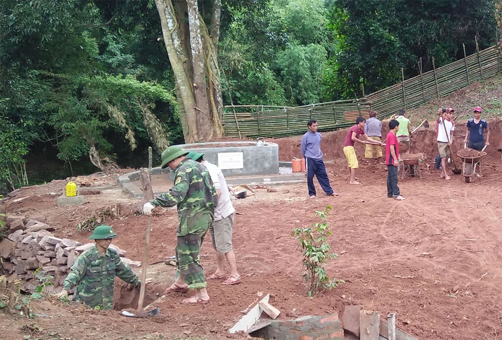"Khơi đá" tìm nước sạch giúp đồng bào