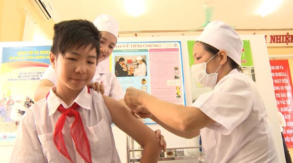 Tiêm phòng đầy đủ để phòng, chống dịch bệnh