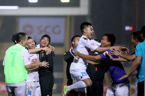 CLB Hà Nội chấm dứt chuỗi trận bất bại của FLC Thanh Hóa