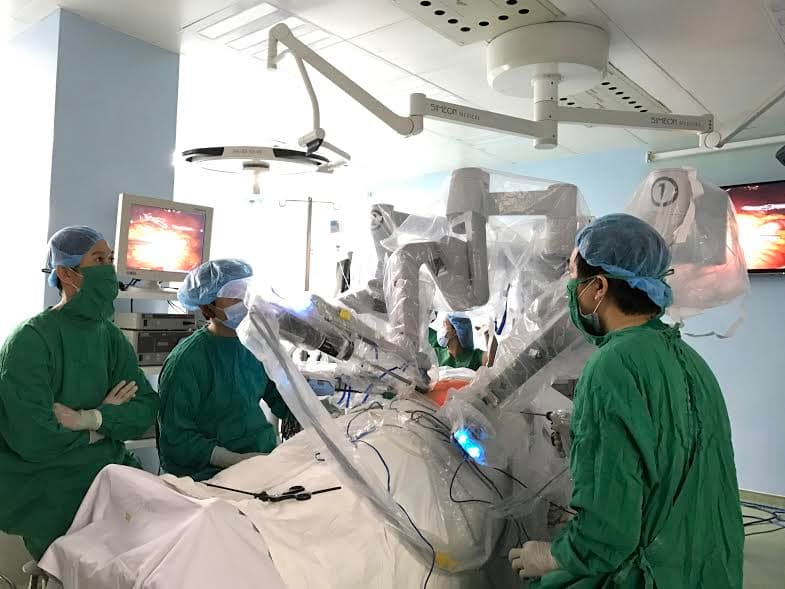 Sử dụng robot phẫu thuật nội soi cho bệnh nhân bị ung thu dạ dày