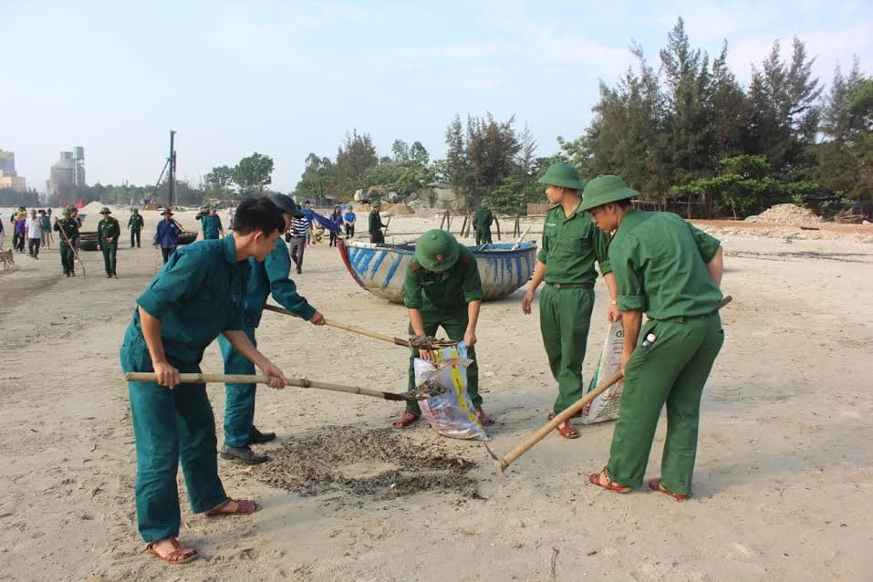 Bộ đội Biên phòng Đà Nẵng hưởng ứng Chiến dịch Hãy làm sạch biển