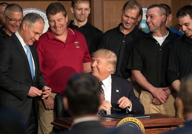 Mỹ: Tổng thống Trump ký sắc lệnh bãi bỏ các chính sách về biến đổi khí hậu thời Obama