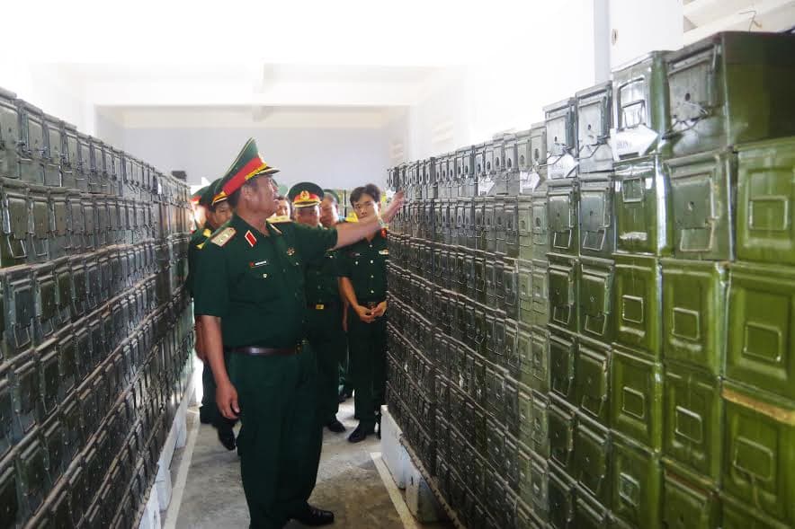 Quân khu 9 kiểm tra công tác bảo quản vũ khí trang bị tại Trà Vinh
