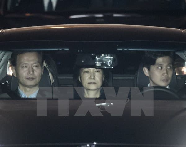 Bê bối chính trị tại Hàn Quốc: Cựu Tổng thống Park Geun-hye bị bắt giữ