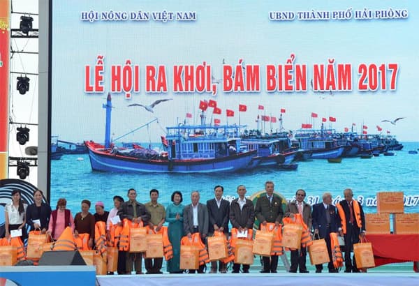 Lễ hội ra khơi, bám biển năm 2017