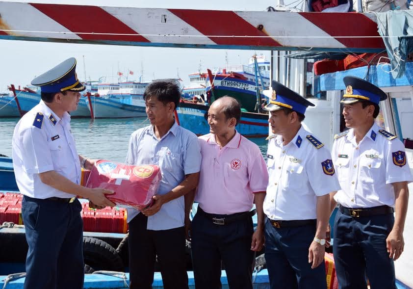 “Cảnh sát biển đồng hành với ngư dân”