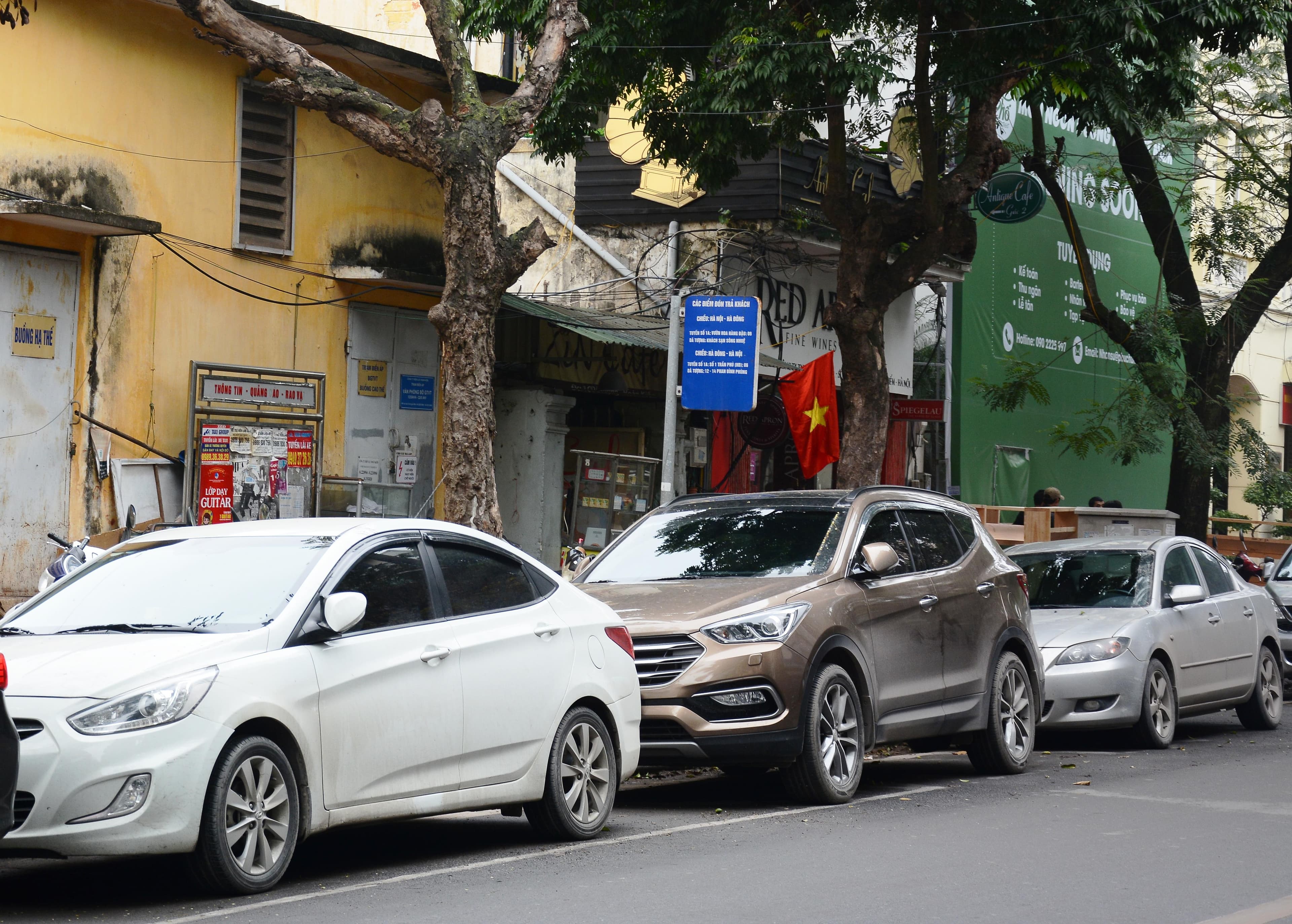 Đường thông thoáng hơn nhờ quy định đỗ xe theo ngày chẵn, lẻ