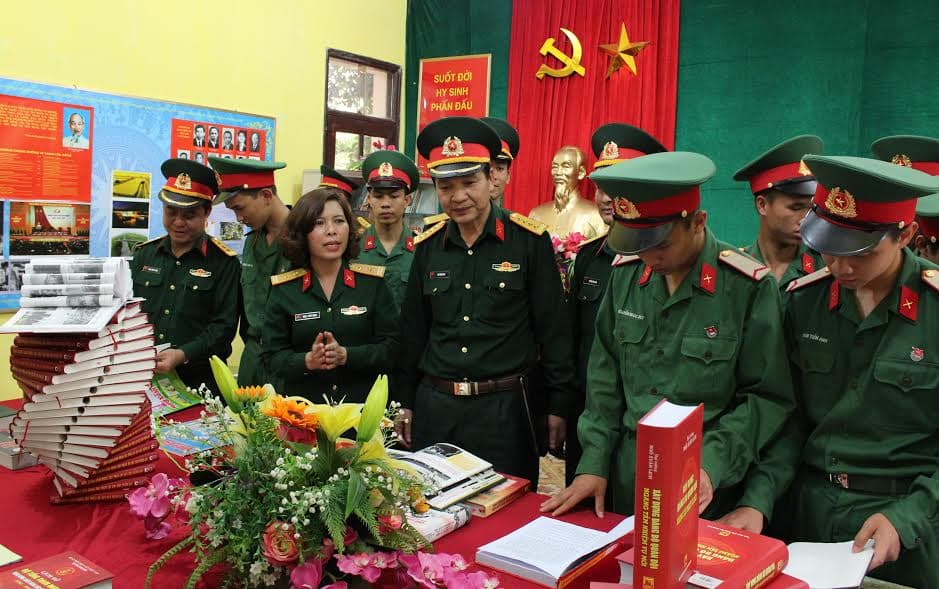 Khai mạc thư viện lưu động với chủ đề “Sách-Hành trang người chiến sĩ”