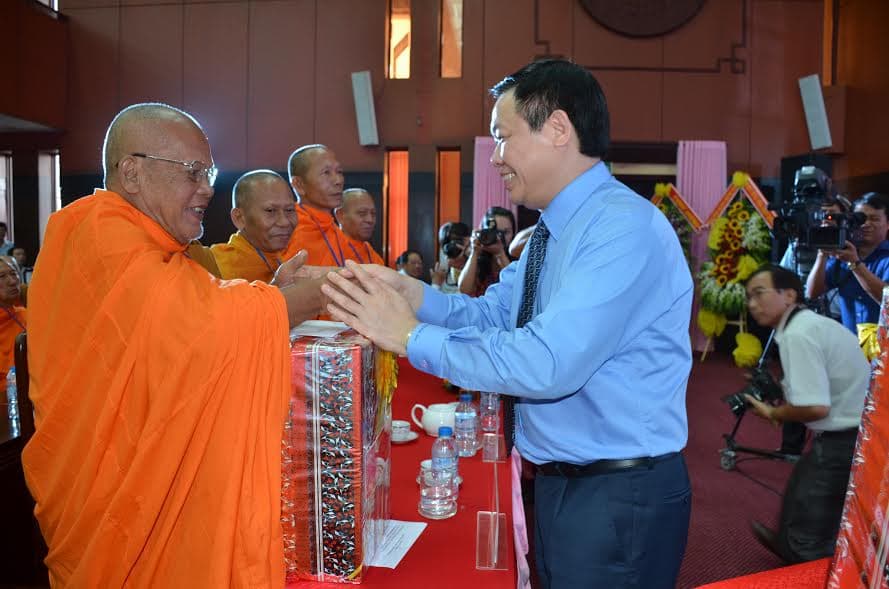 Họp mặt mừng Tết cổ truyền Chool Thnăm Thmây