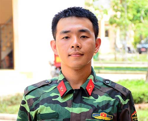 Bác sĩ trẻ yêu môi trường quân đội