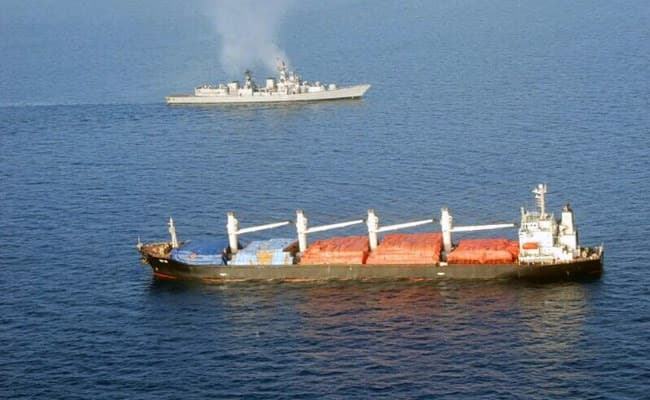 Máy bay Ấn Độ yểm trợ tàu Trung Quốc cứu tàu hàng khỏi cướp biển