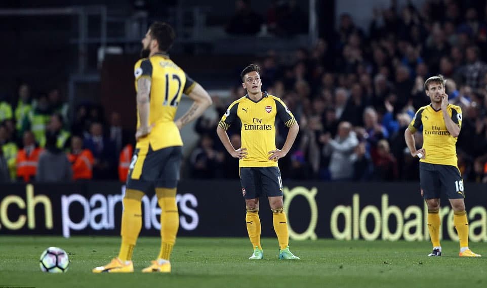 Thua bạc nhược, "Pháo thủ" xa dần giấc mơ Champions League