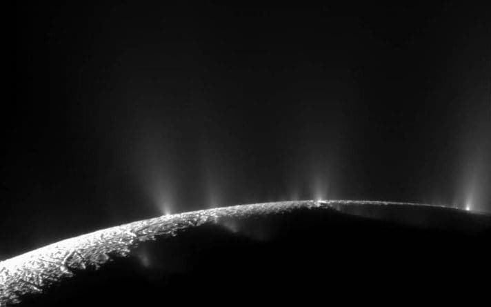 Công bố chấn động từ NASA: Mặt trăng sao Thổ có thể tồn tại sự sống