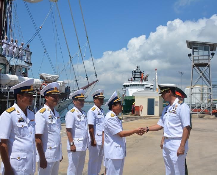 Tàu buồm 286/Lê Quý Đôn thăm Brunei