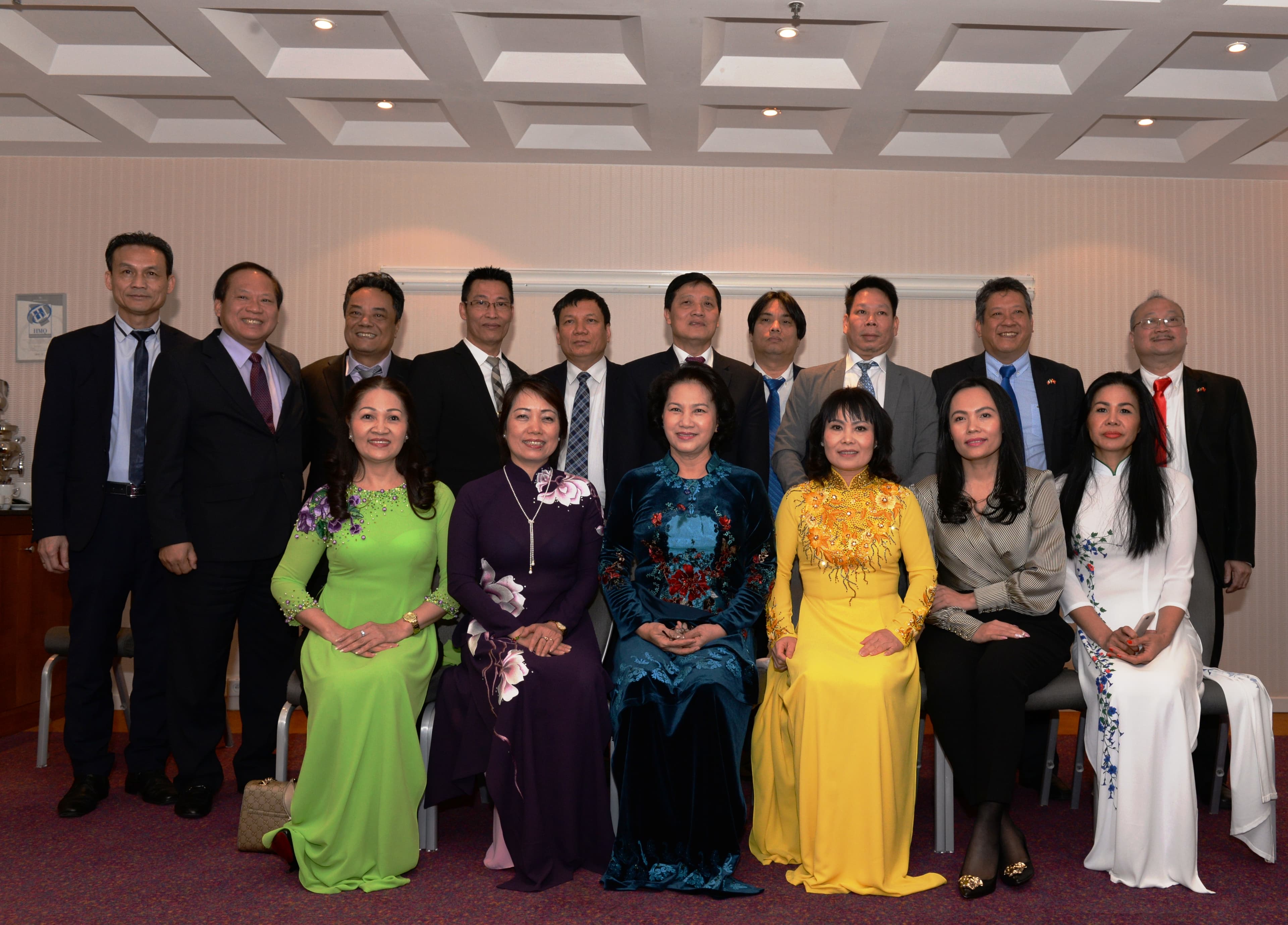 Chủ tịch Quốc hội Nguyễn Thị Kim Ngân gặp gỡ đại diện cộng đồng người Việt tại châu Âu