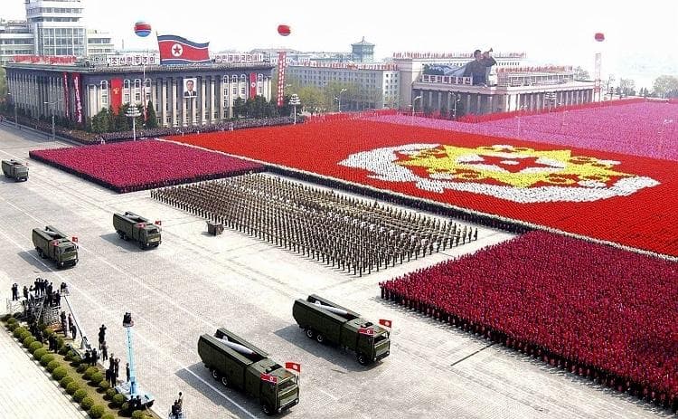 Triều Tiên diễu binh quy mô lớn