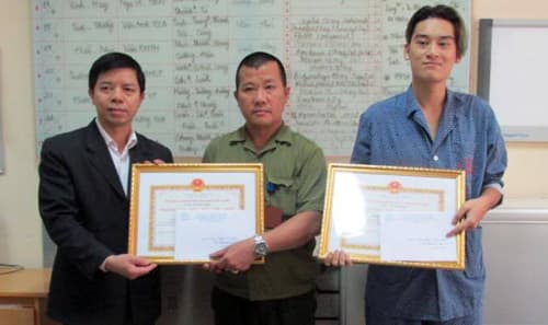 Khen thưởng “Người tốt, việc tốt tiêu biểu” 2 cá nhân của Bệnh viện Thanh Nhàn