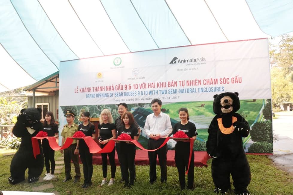 Khánh thành hai khu bán tự nhiên chăm sóc gấu