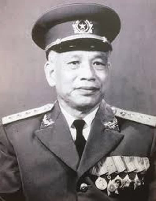 Bài 1: Người đảng viên kiên trung
