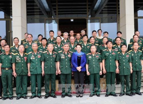 Chủ tịch Quốc hội Nguyễn Thị Kim Ngân gặp mặt cựu chiến binh Quân đoàn 2