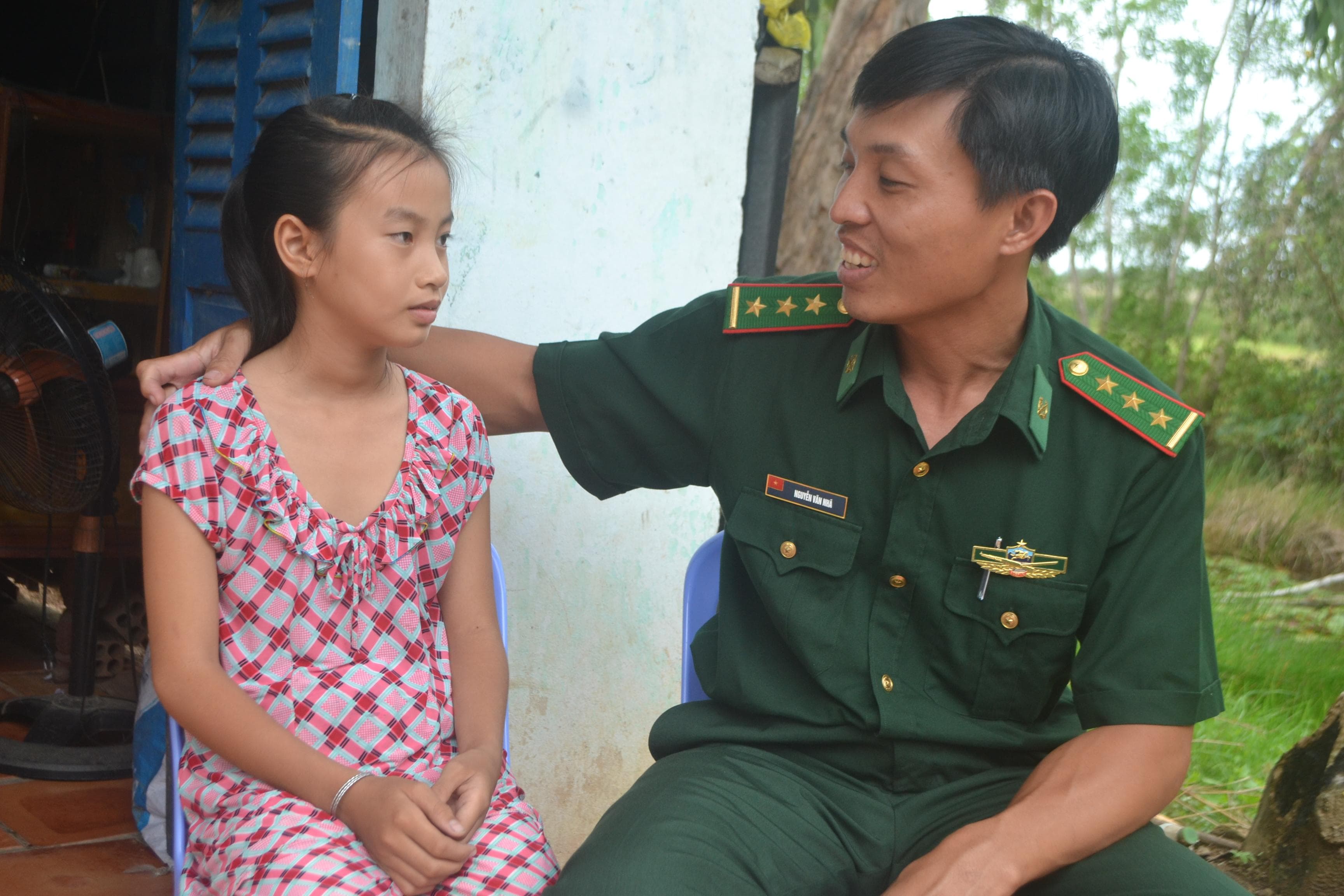 "Nâng bước em tới trường"