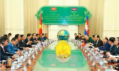 Thủ tướng Nguyễn Xuân Phúc hội đàm với Thủ tướng Campuchia Samdech Techo Hun Sen