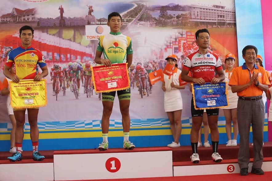 Tay đua Nguyễn Tấn Hoài đội Dược Domesco Đồng Tháp về nhất chặng 16