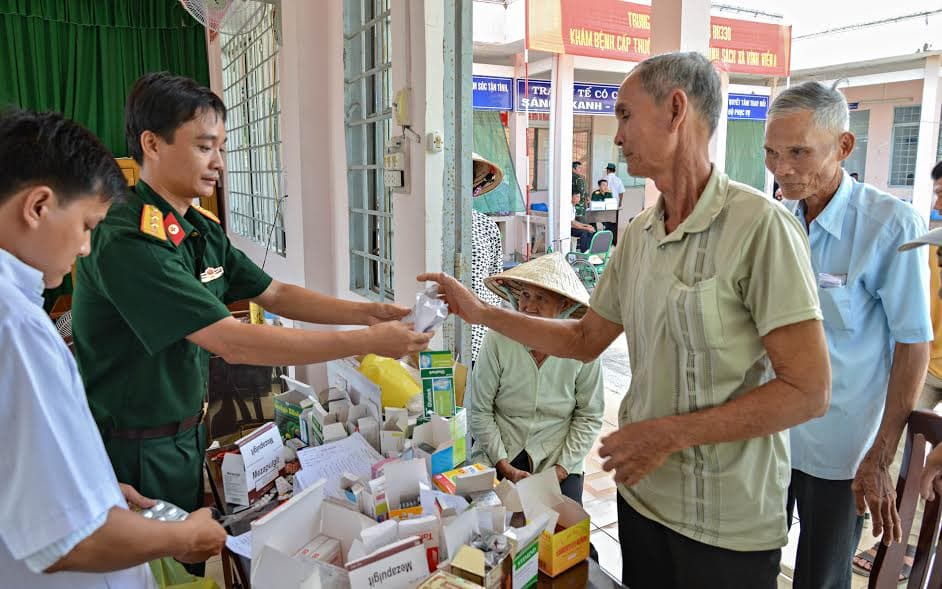 Tri ân người dân nơi chiến trường xưa