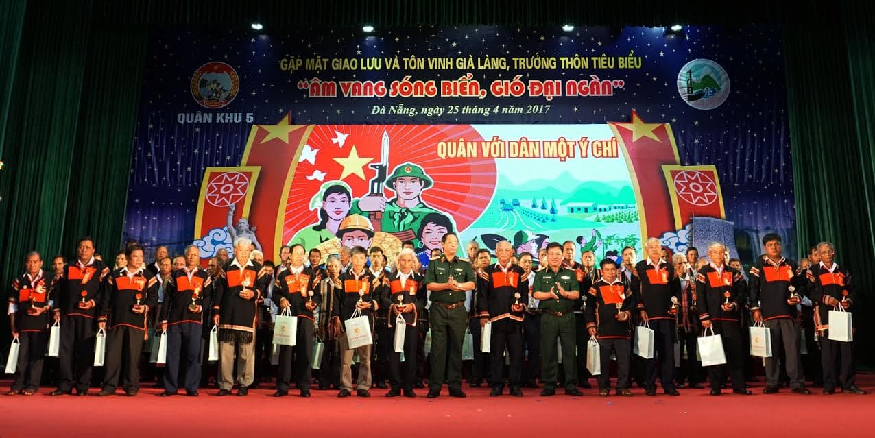 Quân khu 5 gặp mặt, tuyên dương già làng, trưởng thôn tiêu biểu