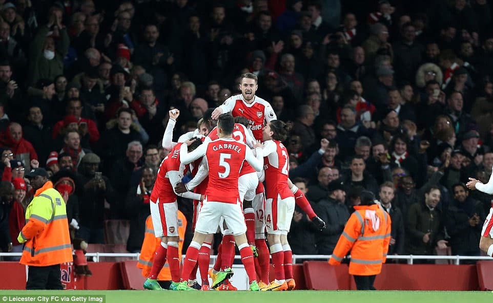 Vòng 34 Premier League: Arsenal may mắn giành điểm vào những phút cuối