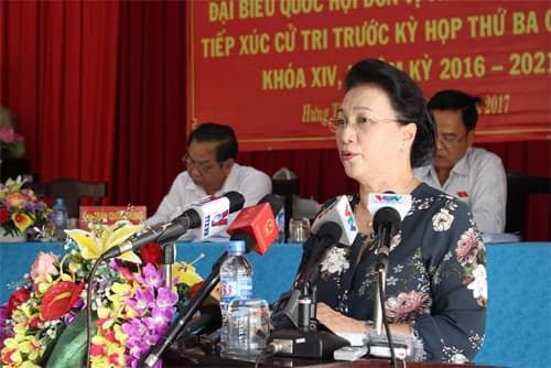 Chủ tịch Quốc hội Nguyễn Thị Kim Ngân tiếp xúc cử tri tại Cần Thơ
