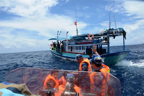 Cảnh sát biển đồng hành cùng ngư dân