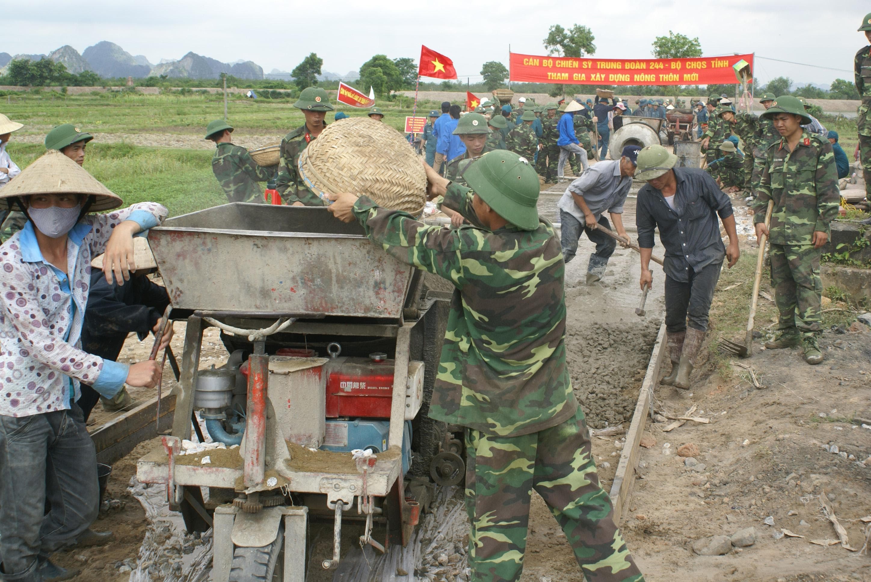 Đổi thay từ những con đường bộ đội giúp dân