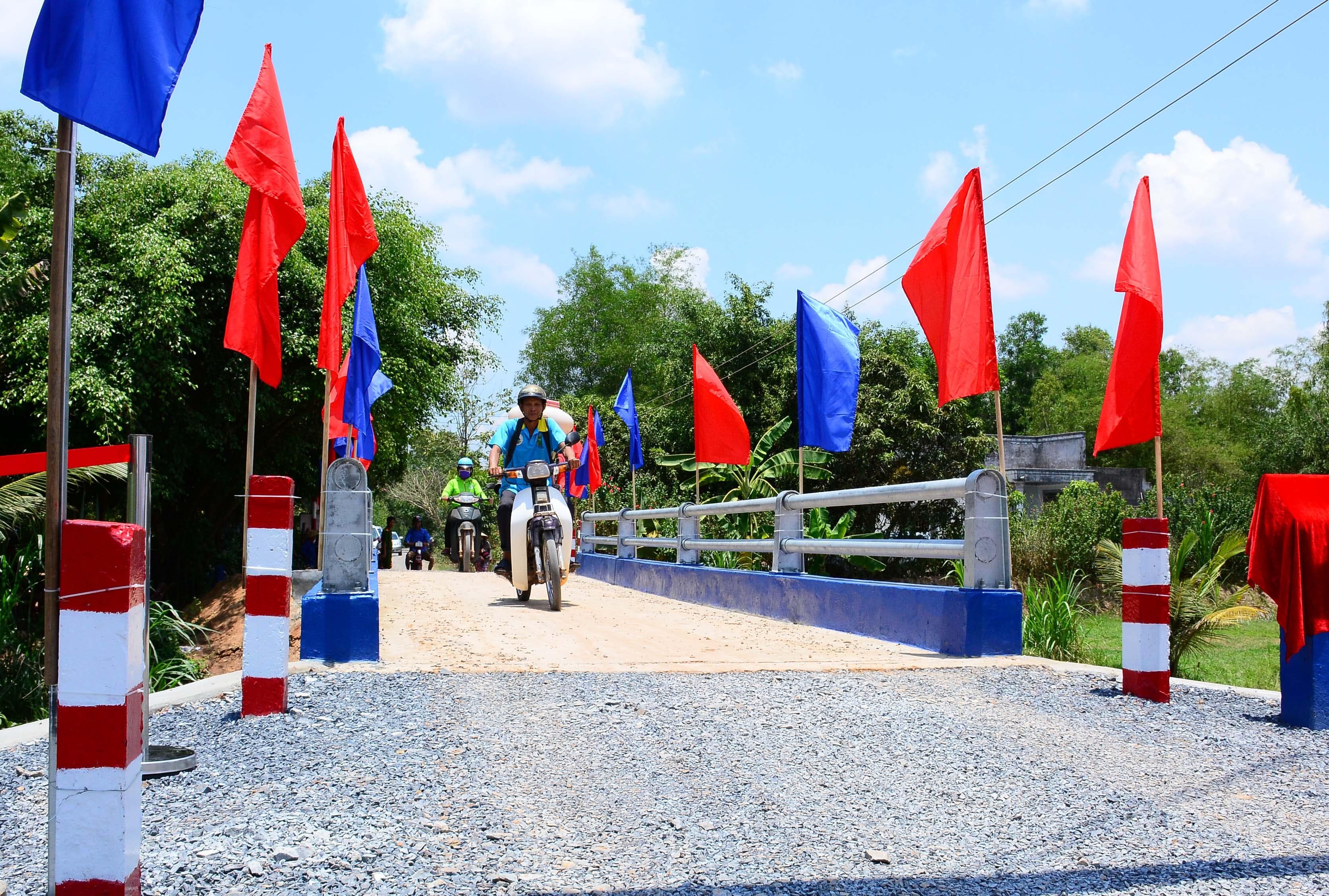 Những cây cầu "khởi sắc" ở vùng quê cách mạng