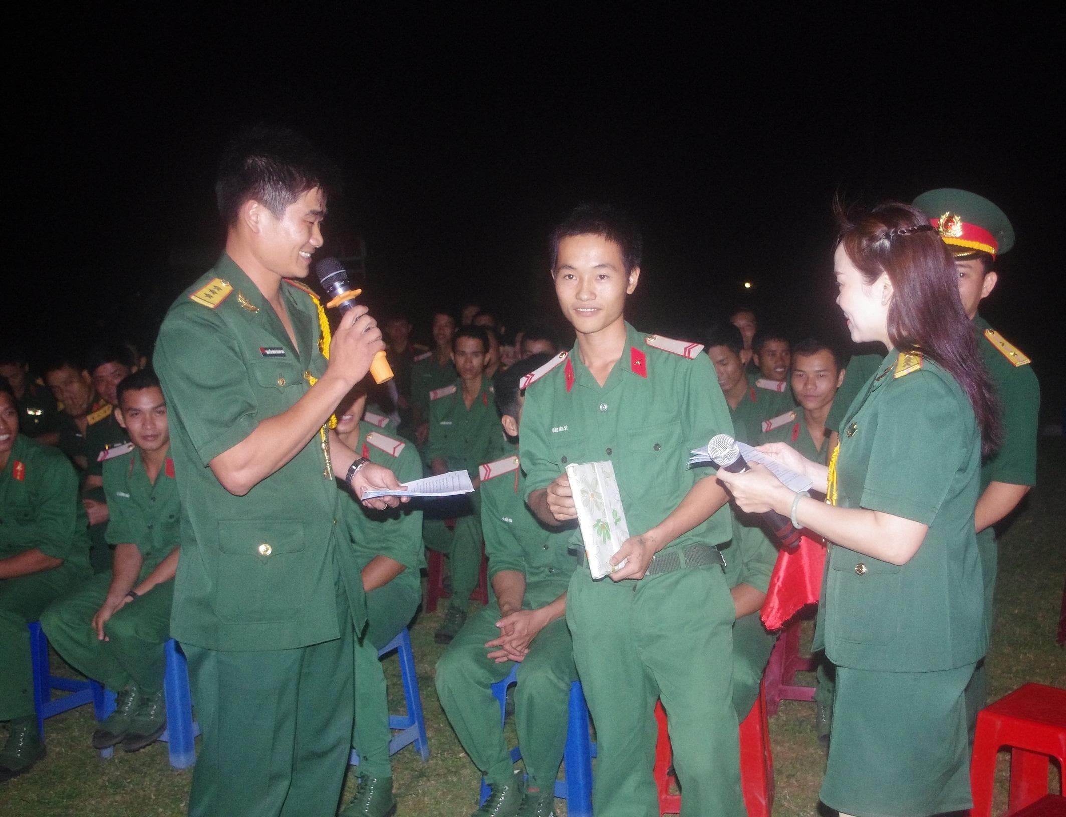 "Cồn Cỏ nở đầy hoa…"