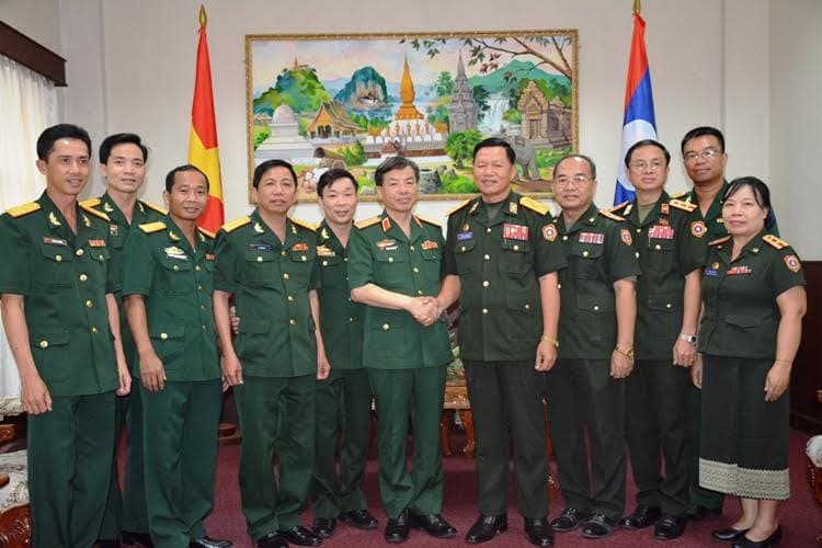 Đoàn đại biểu Báo Quân đội nhân dân Việt Nam thăm Báo Quân đội nhân dân Lào