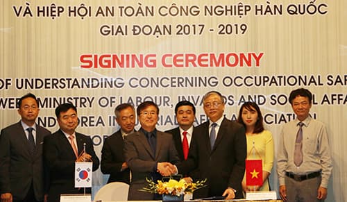 Chia sẻ kinh nghiệm thực hiện pháp luật về an toàn vệ sinh lao động