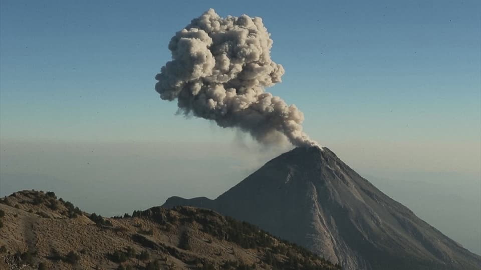Guatemala sơ tán hàng trăm dân thường do núi lửa Fuego phun trào