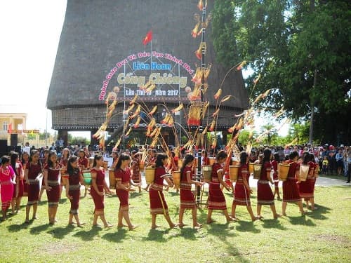 Để tiếng cồng chiêng mãi ngân vang
