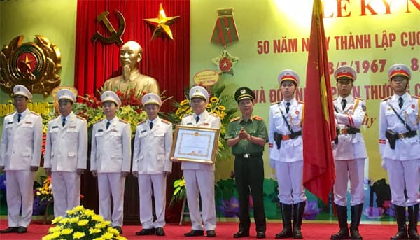 Cục Công tác chính trị đón nhận Huân chương Quân công hạng Ba