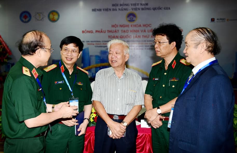 Khai mạc Hội nghị khoa học bỏng, phẫu thuật tạo hình và liền vết thương toàn quốc
