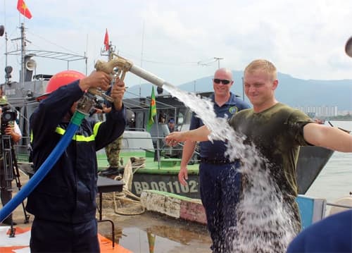 Diễn tập ứng phó sự cố tràn dầu trên sông Hàn