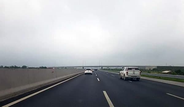 Phó thủ tướng Trịnh Đình Dũng chỉ đạo về nguồn vốn làm đường cao tốc Bắc-Nam