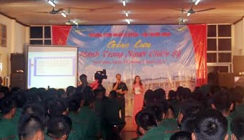 Chương trình giao lưu tuyên truyền pháp luật, kỷ luật và bồi dưỡng kỹ năng sống