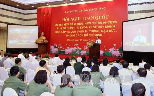 Phấn đấu xây dựng con người Việt Nam mới theo gương Bác Hồ kính yêu