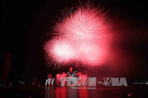Lễ hội pháo hoa quốc tế Đà Nẵng 2017: Đêm thứ hai với sự bùng nổ của hai đội Nhật Bản và Thụy Sĩ