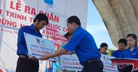 Lễ ra quân Hành trình “Theo bước chân những người Anh hùng”