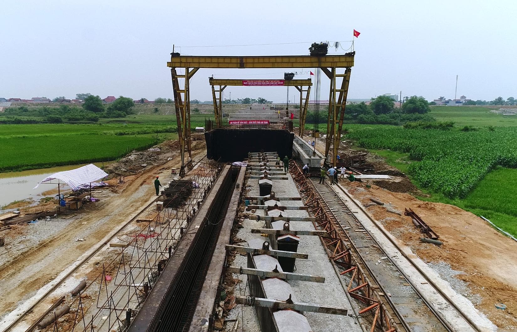Tiếp bước truyền thống “đi trước mở đường”