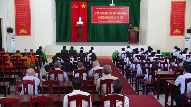 Tỉnh Sóc Trăng bồi dưỡng kiến thức QP-AN cho chức sắc, nhà tu hành